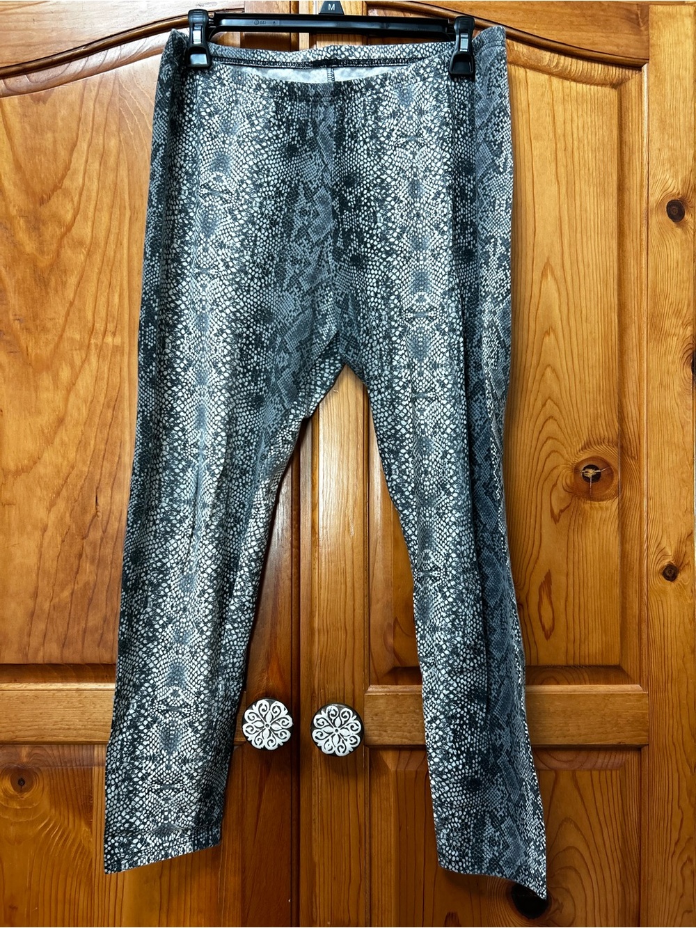 SO Women’s Snake-Print Joggers in Black and Gray